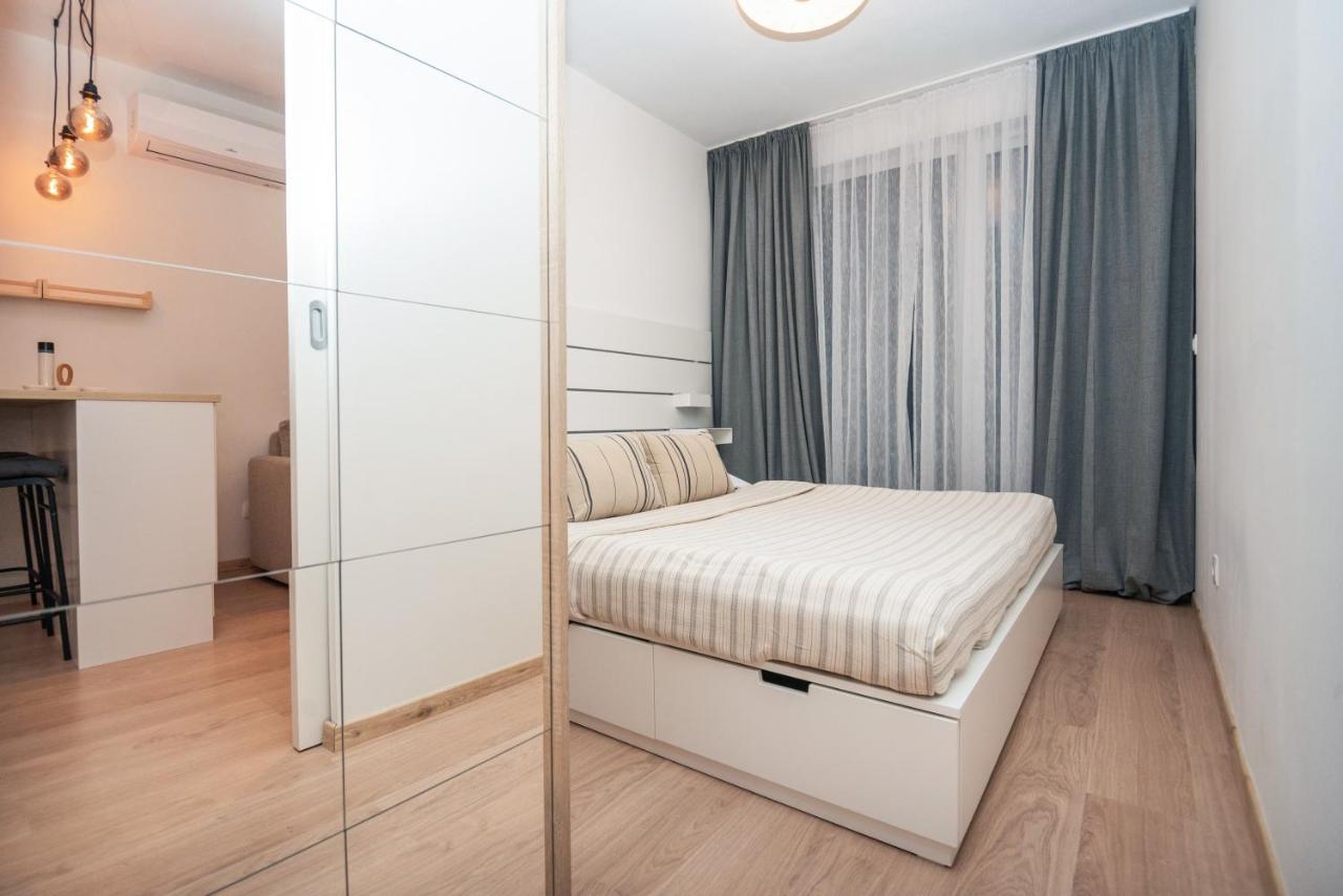 City Center Apartment - Modern & Elegant Bratislava Buitenkant foto