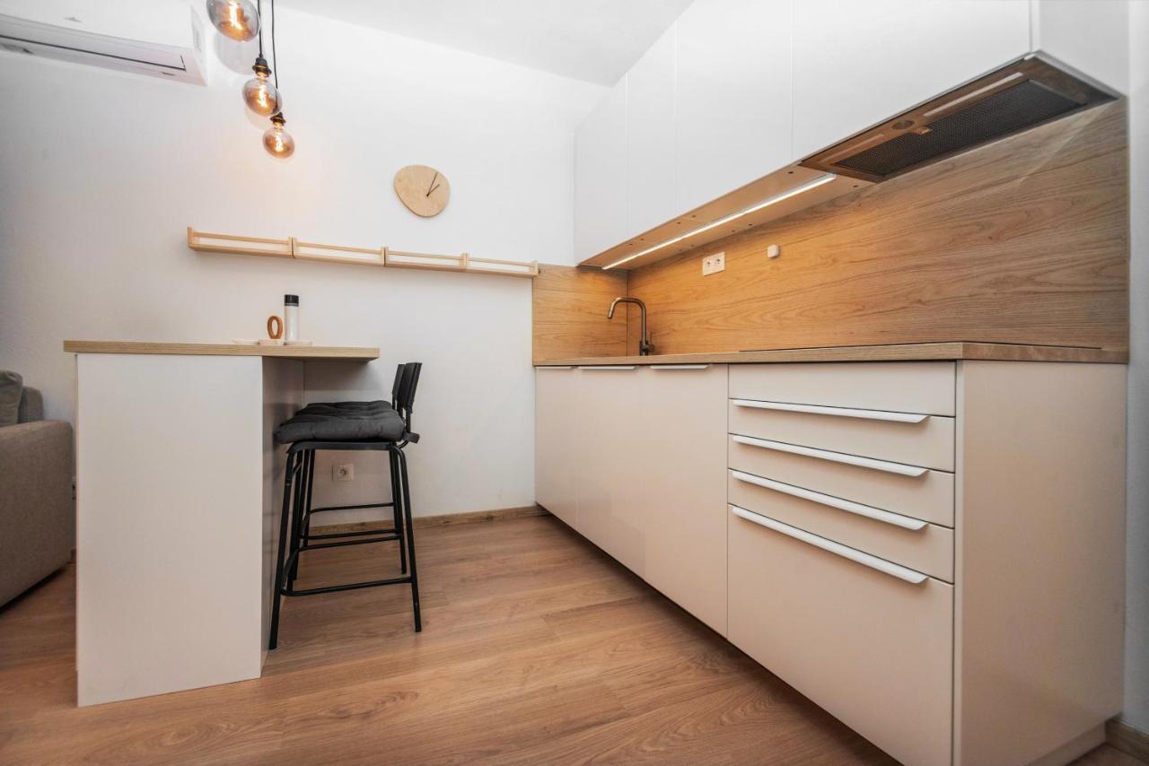 City Center Apartment - Modern & Elegant Bratislava Buitenkant foto