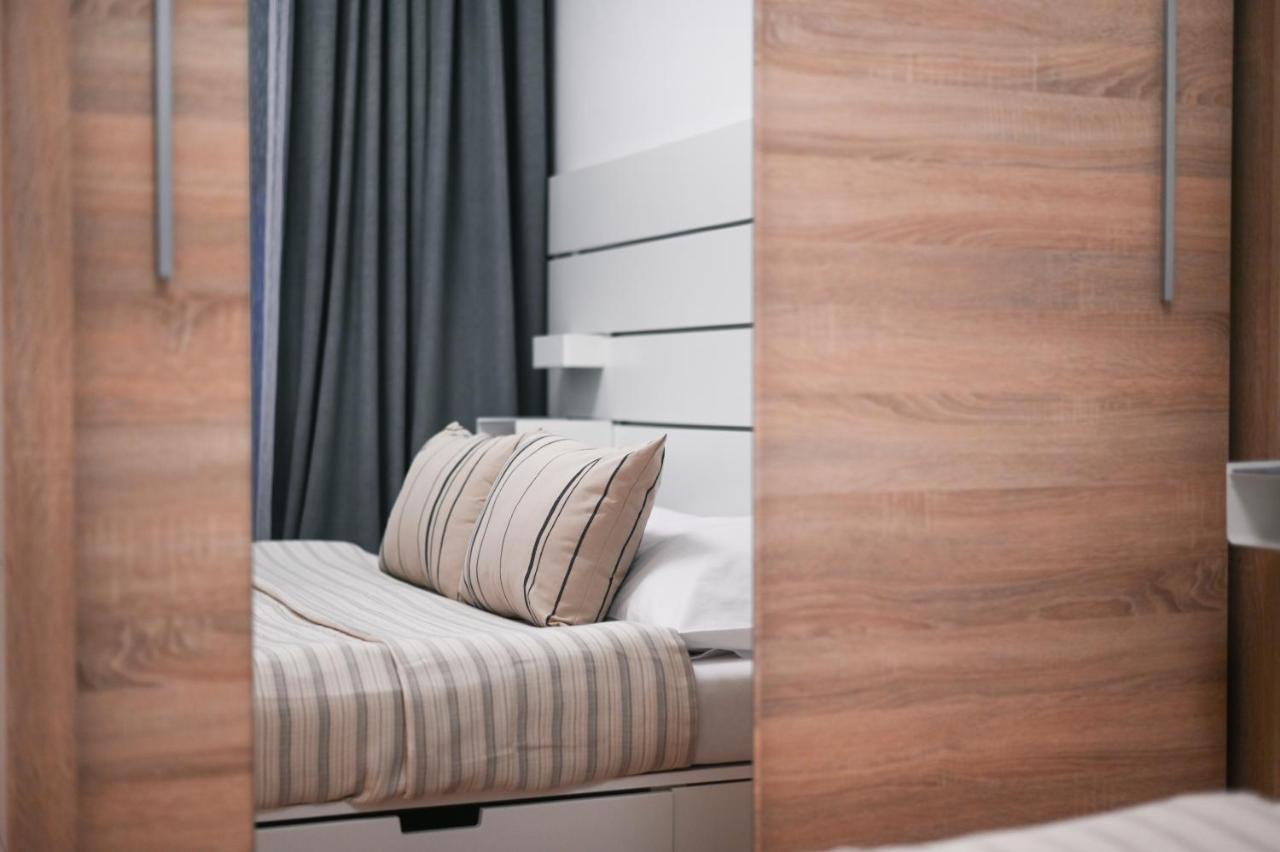 City Center Apartment - Modern & Elegant Bratislava Buitenkant foto