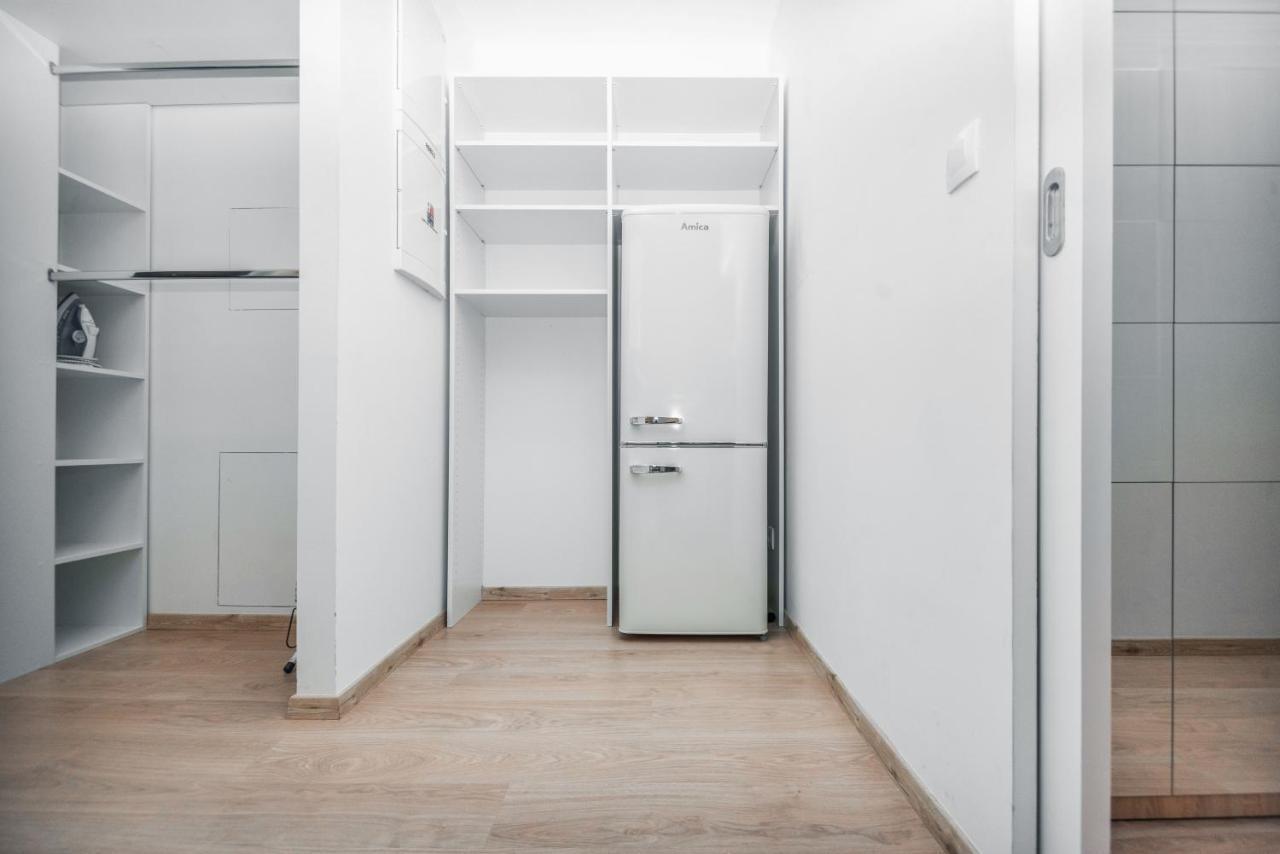 City Center Apartment - Modern & Elegant Bratislava Buitenkant foto
