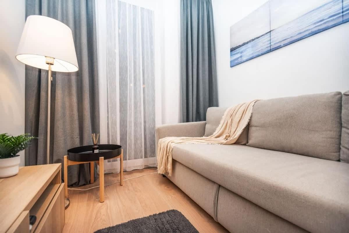 City Center Apartment - Modern & Elegant Bratislava Buitenkant foto