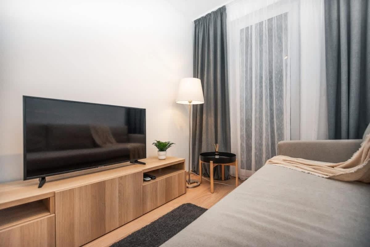 City Center Apartment - Modern & Elegant Bratislava Buitenkant foto